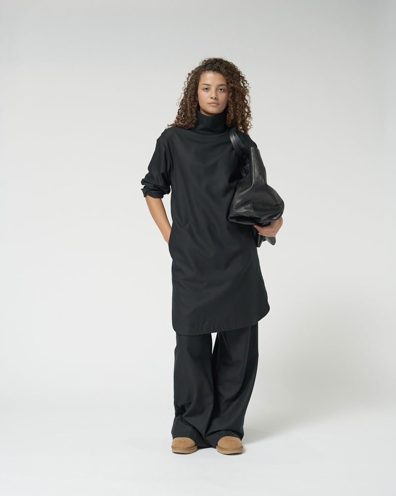 Fine wool long shirt dress.