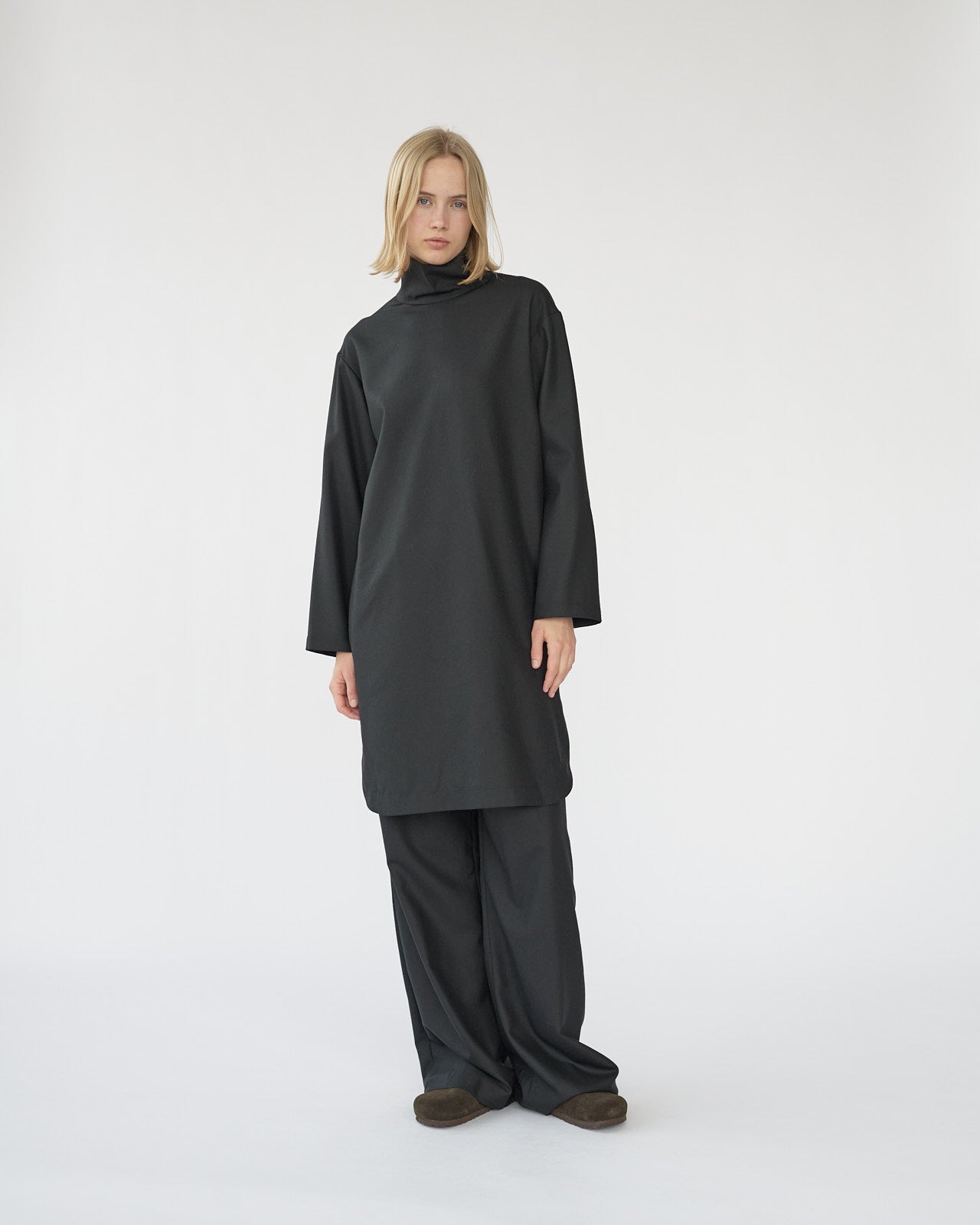 Fine wool long shirt dress.