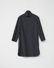 Fine wool long shirt dress.