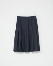 pleated skirt