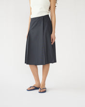 pleated skirt