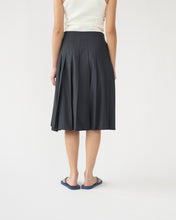pleated skirt
